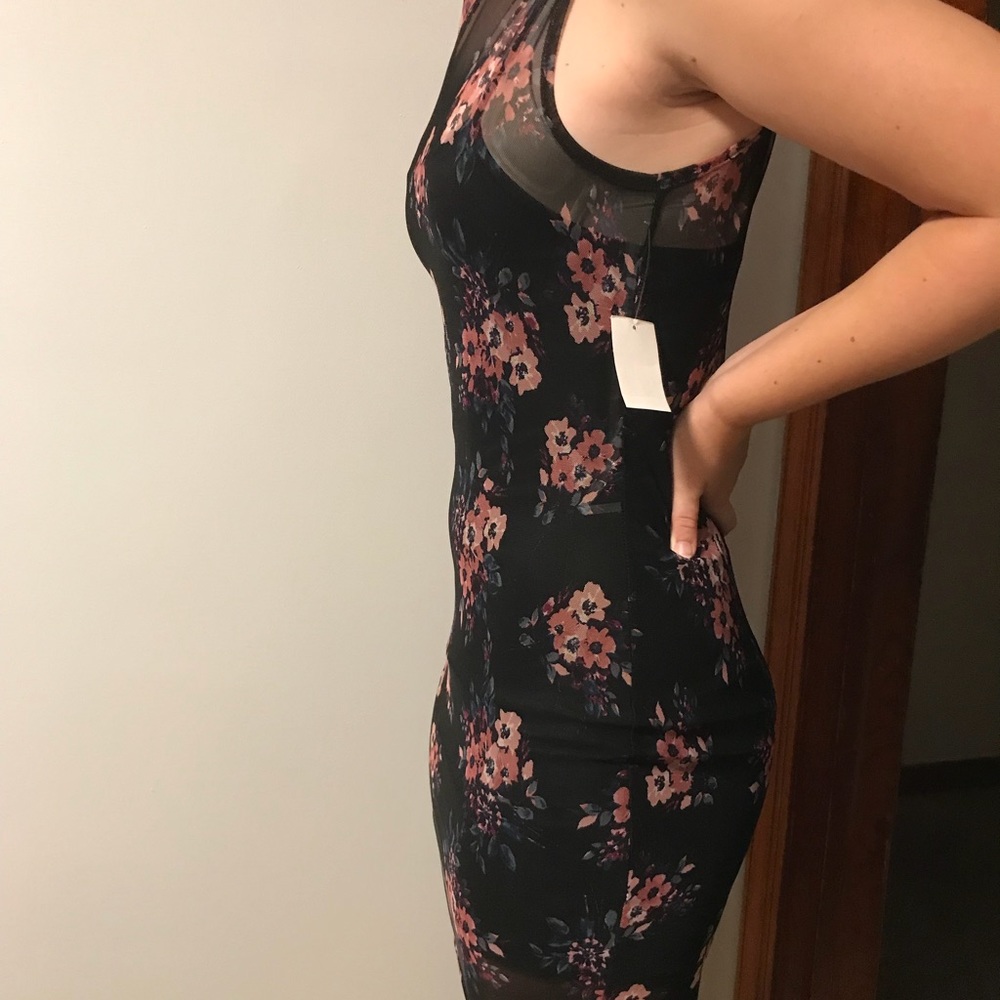 Dress - Picture 3 of 4